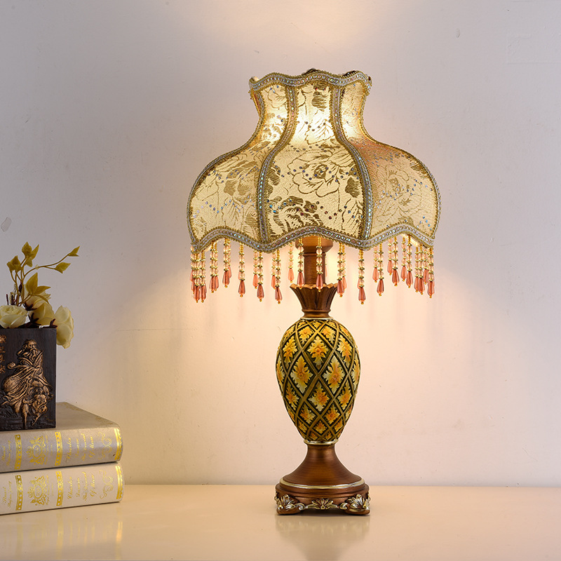 Desk Lamp - โคมไฟตั้งโต๊ะหรูหราสไตล์ยุโรป โคมไฟข้างเตียงสไตล์อเมริกัน โคมไฟตั้งโต๊ะข้างเตียง โคมไฟมุมห้องนั่งเล่นหรูหรา โคมไฟสำหรับห้องแต่งงานที่มีความสร้างสรรค์